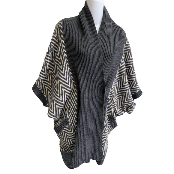 Heartloom Revolve Cape Sweater Poncho Lambswool blend ~ L - Picture 2 of 6